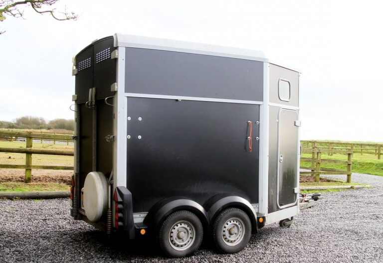 How to correctly tow a horsebox